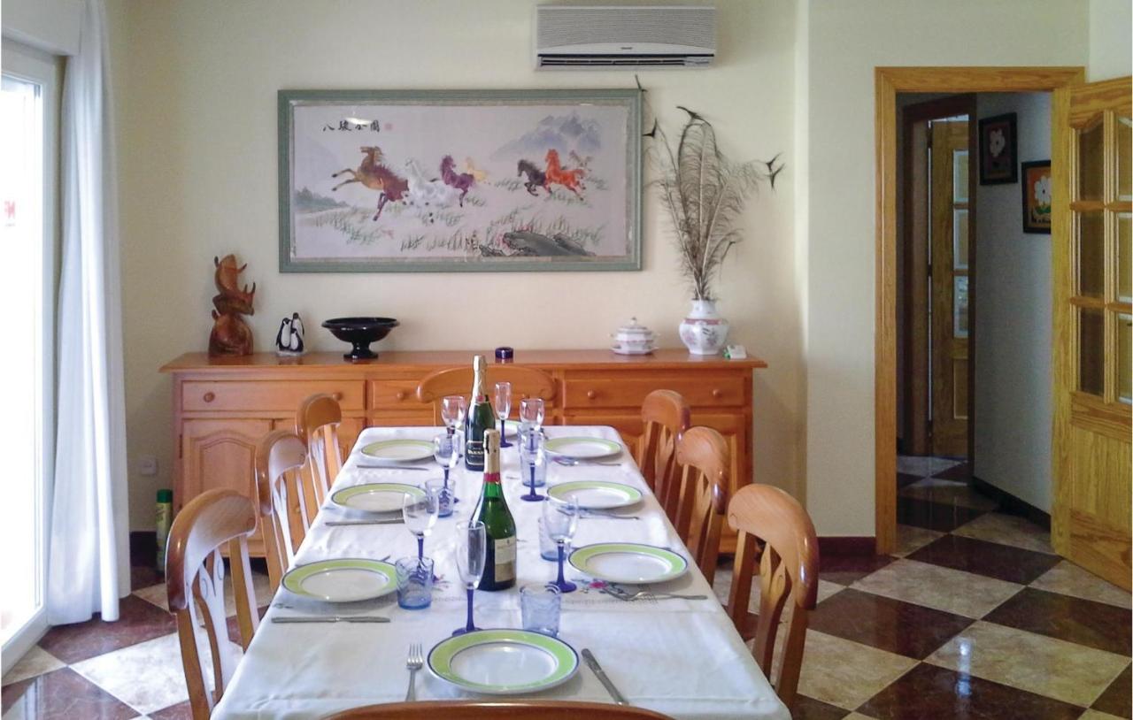 Awesome Home In Portman With Kitchen Eksteriør bilde