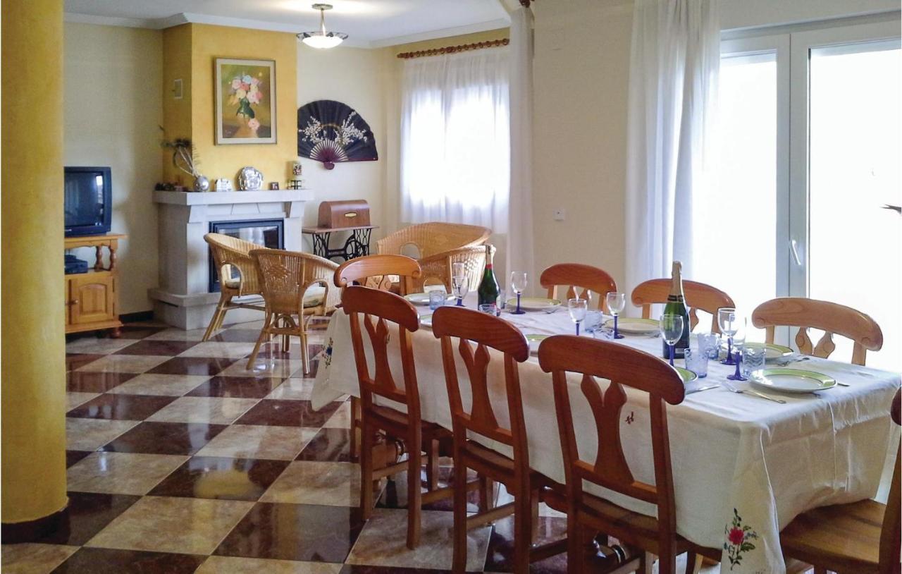 Awesome Home In Portman With Kitchen Eksteriør bilde